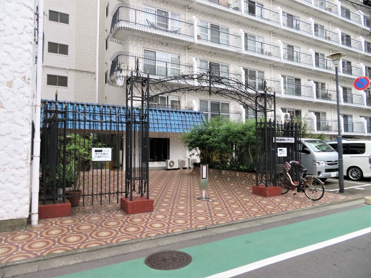 マンションエントランス